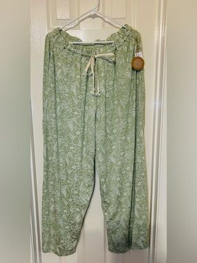 dip Eco-Friendly Light Green Floral Drawstring Lounge Pants
